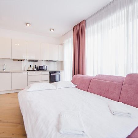 Pink Sahara Near City Center Oradea Exterior photo