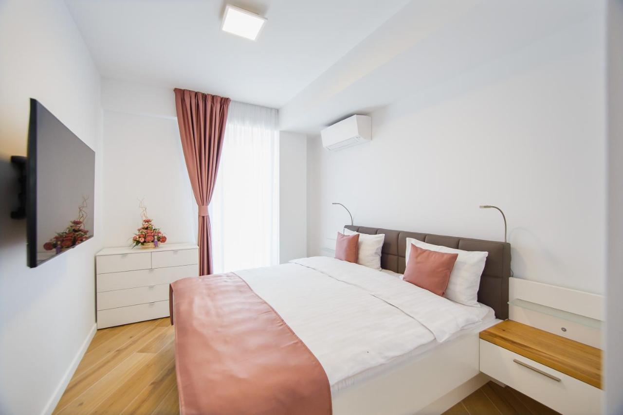 Pink Sahara Near City Center Oradea Exterior photo