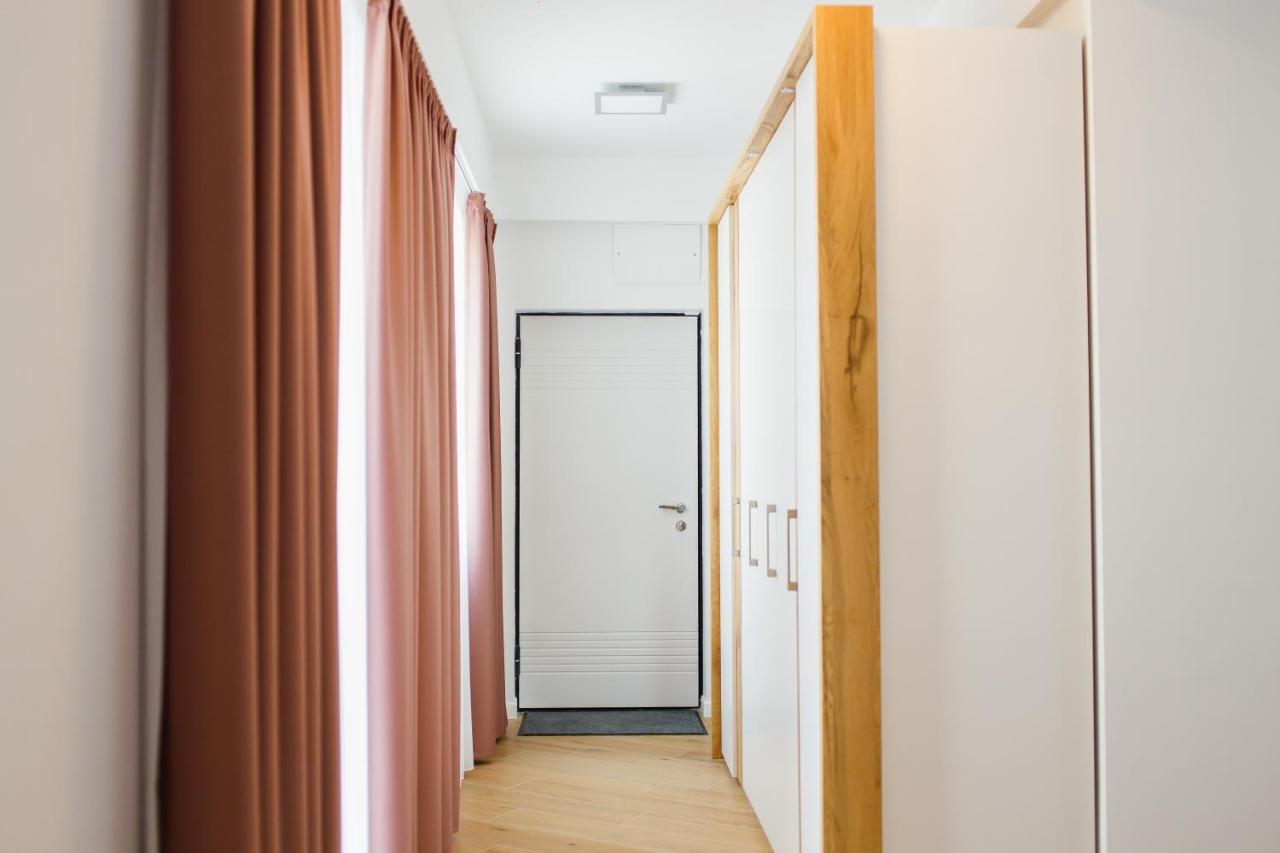 Pink Sahara Near City Center Oradea Exterior photo