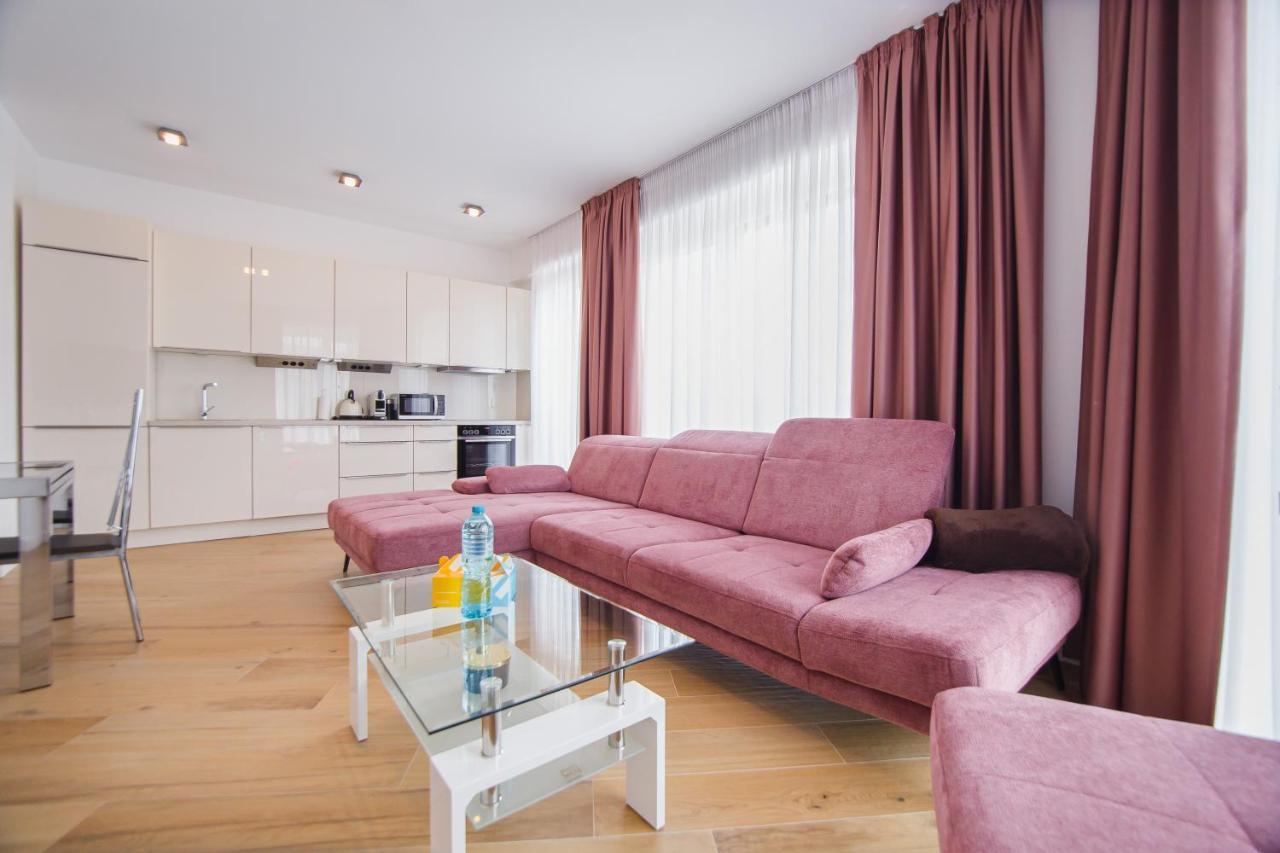 Pink Sahara Near City Center Oradea Exterior photo