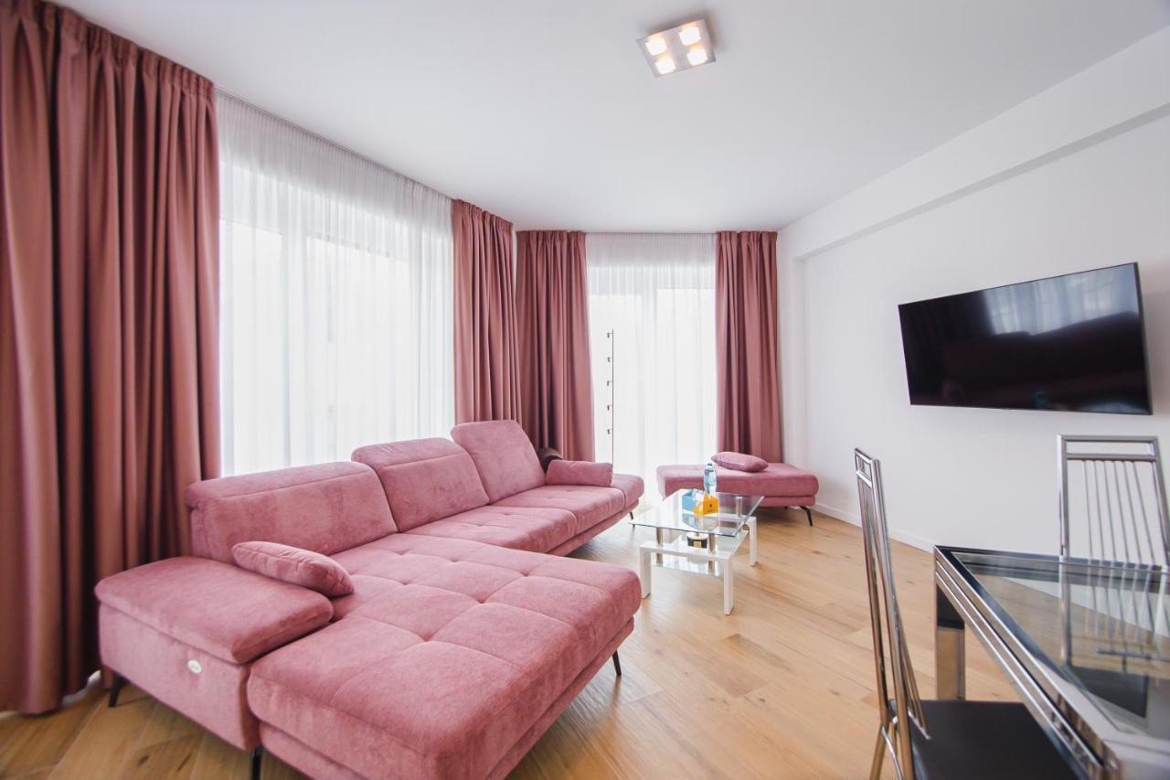 Pink Sahara Near City Center Oradea Exterior photo